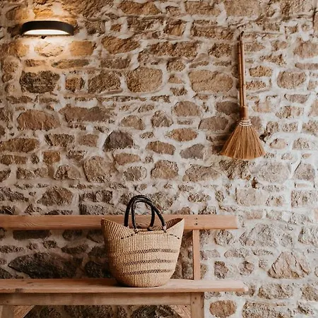 Holiday home L'ecrin, Loft Atypique Au Coeur D'un Jardin Verdoyant Landerneau