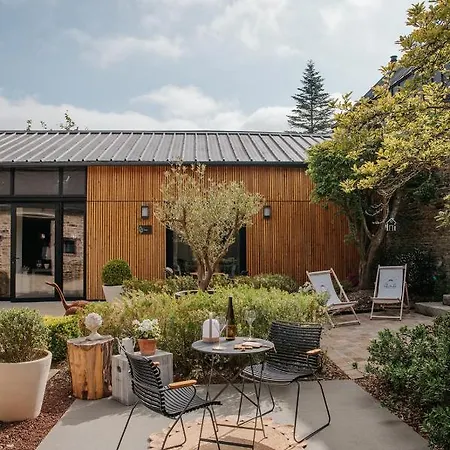 Holiday home L'ecrin, Loft Atypique Au Coeur D'un Jardin Verdoyant Landerneau
